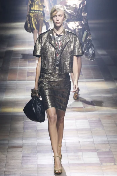 Look 12